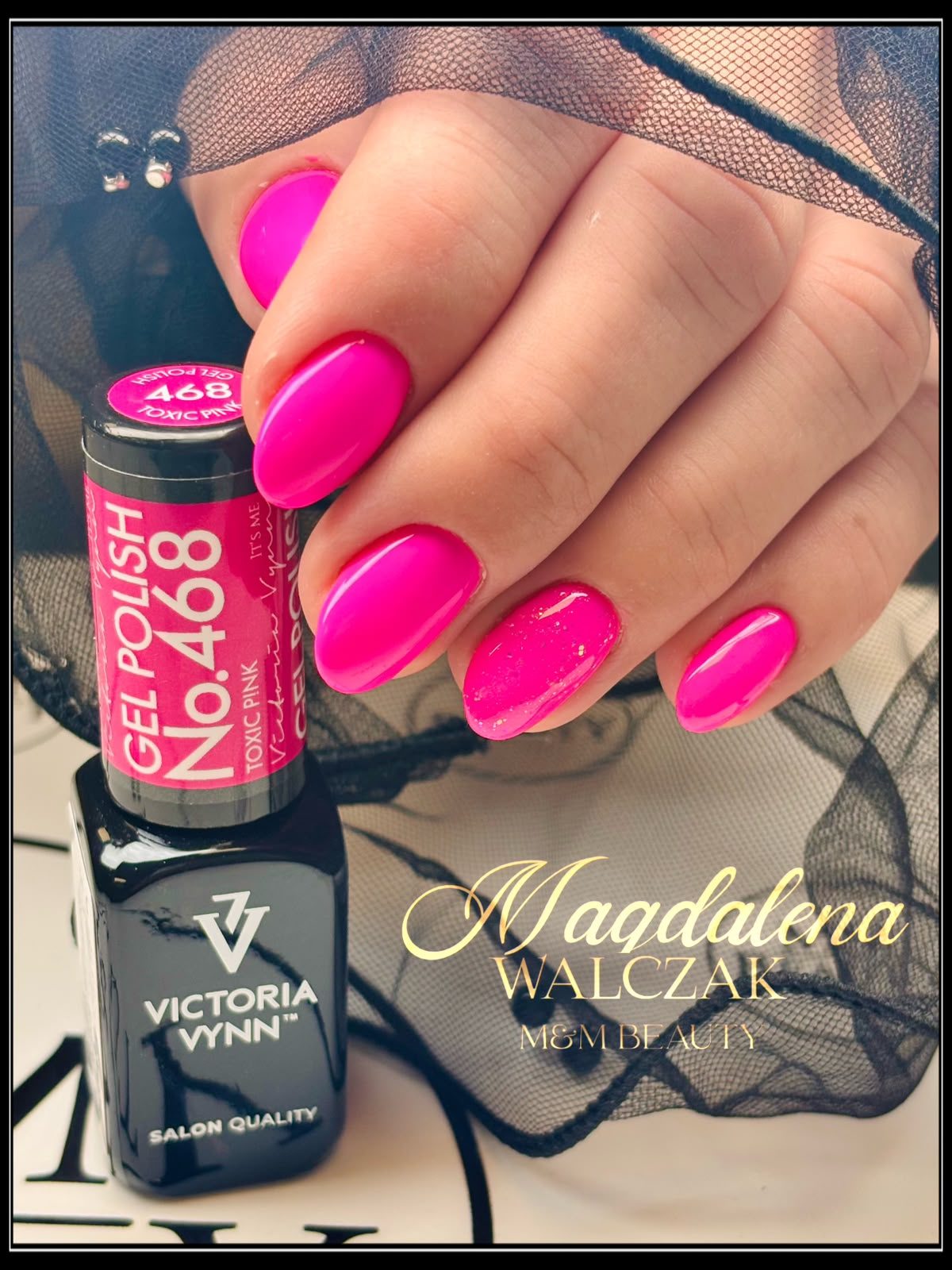 Manicure hybrydowy w kolorze fuksji